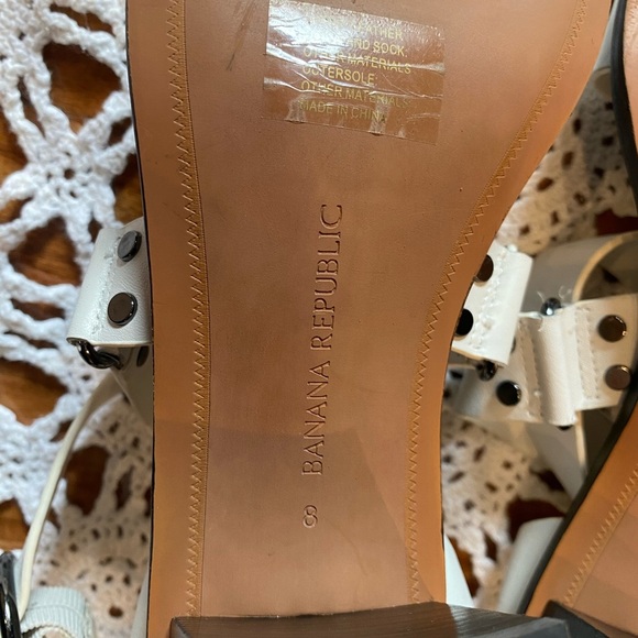 Banana Republic white heeled sandals size 8 - Picture 8 of 9